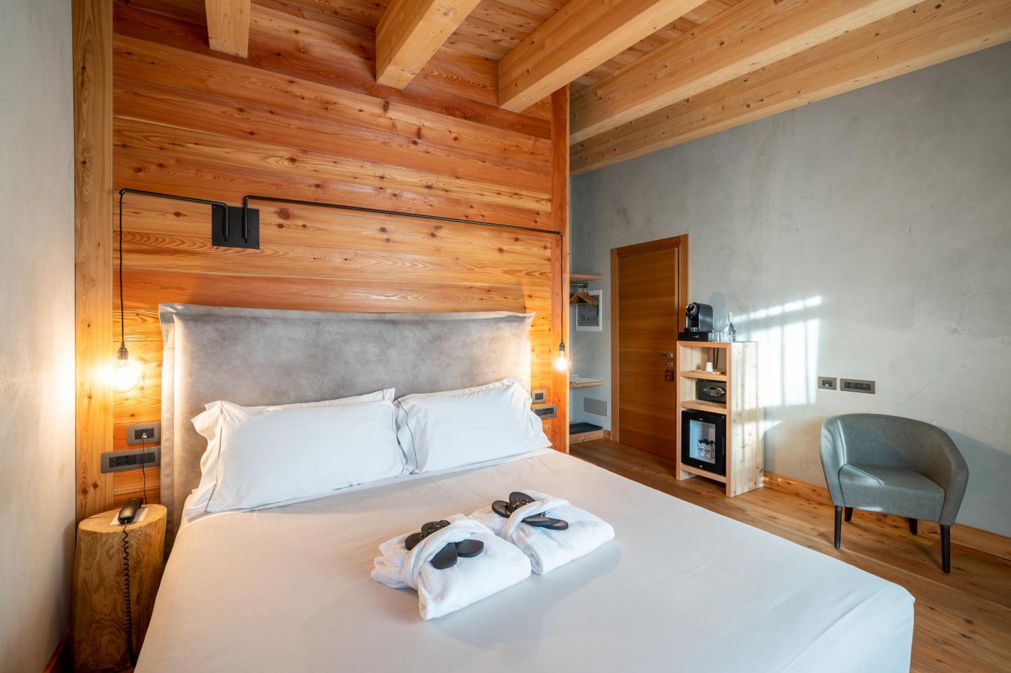 Au Charmant Petit Lac - Ecohotel Parc & Spa Champoluc Esterno foto