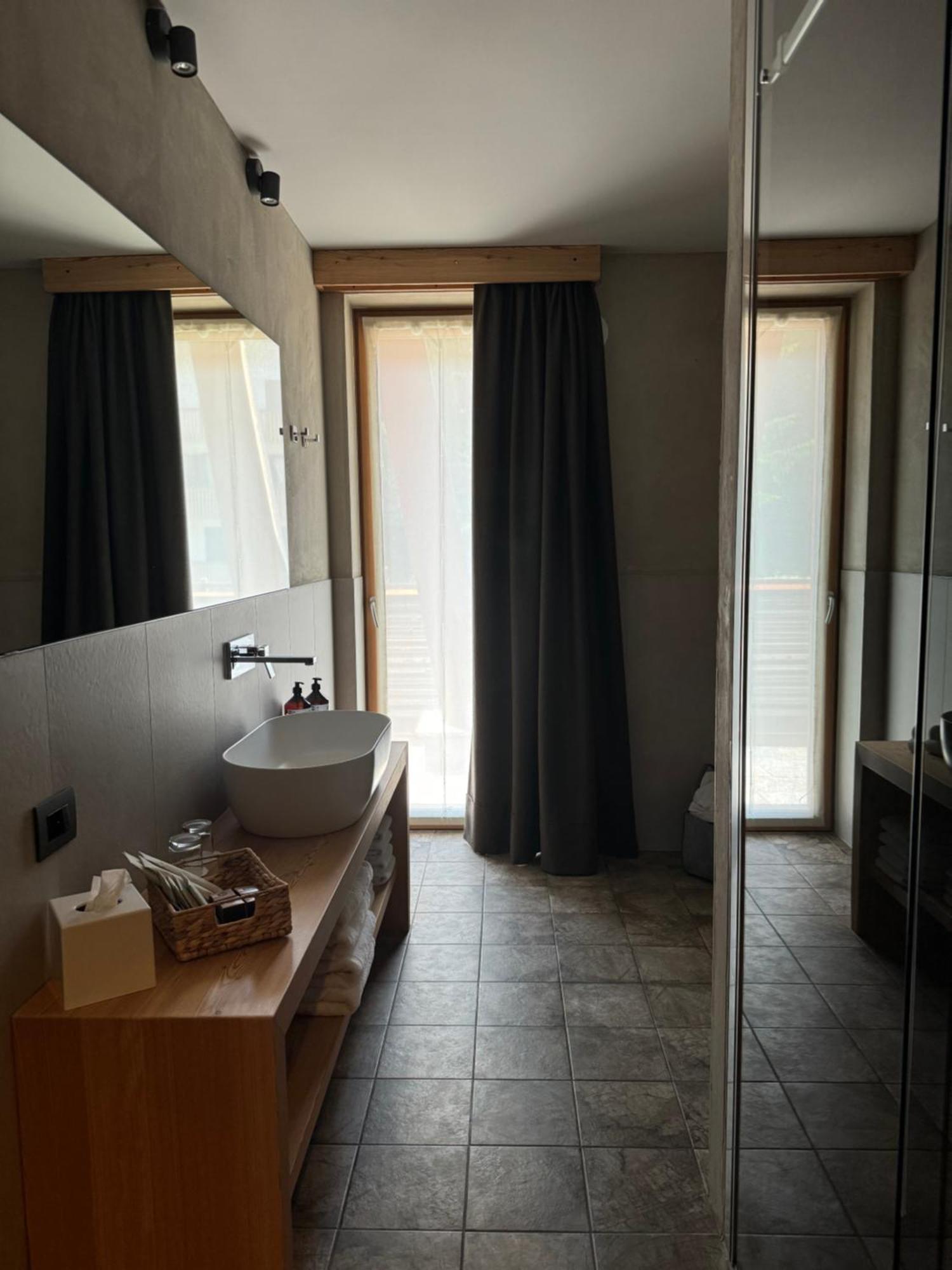 Au Charmant Petit Lac - Ecohotel Parc & Spa Champoluc Esterno foto